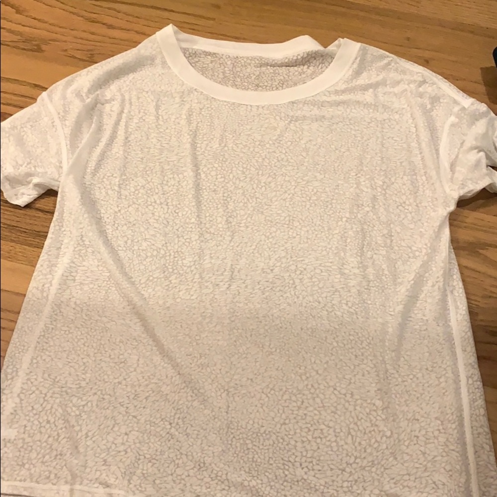 Lululemon t shirt